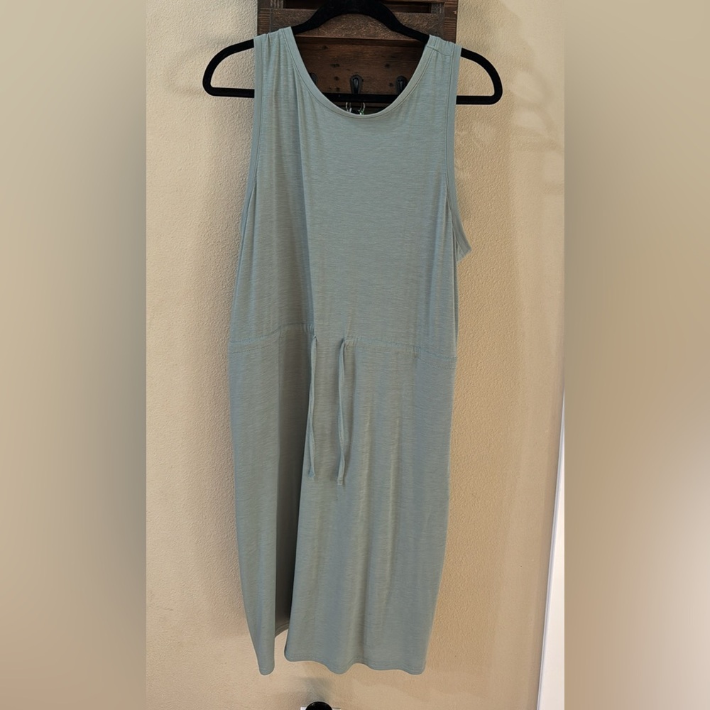 3 Columbia Women's cinch waisted dresses. Size XL